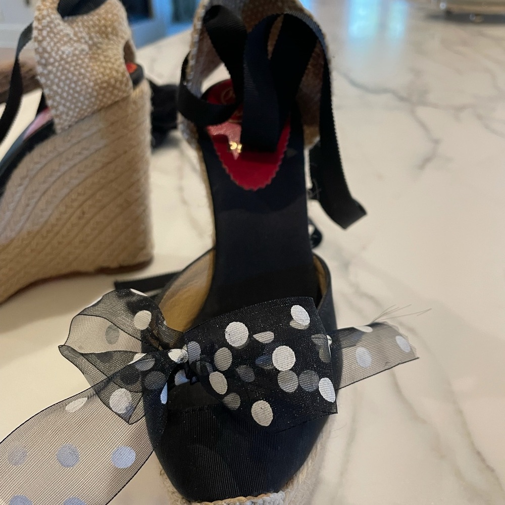 Shoes - Picture 2 of 6